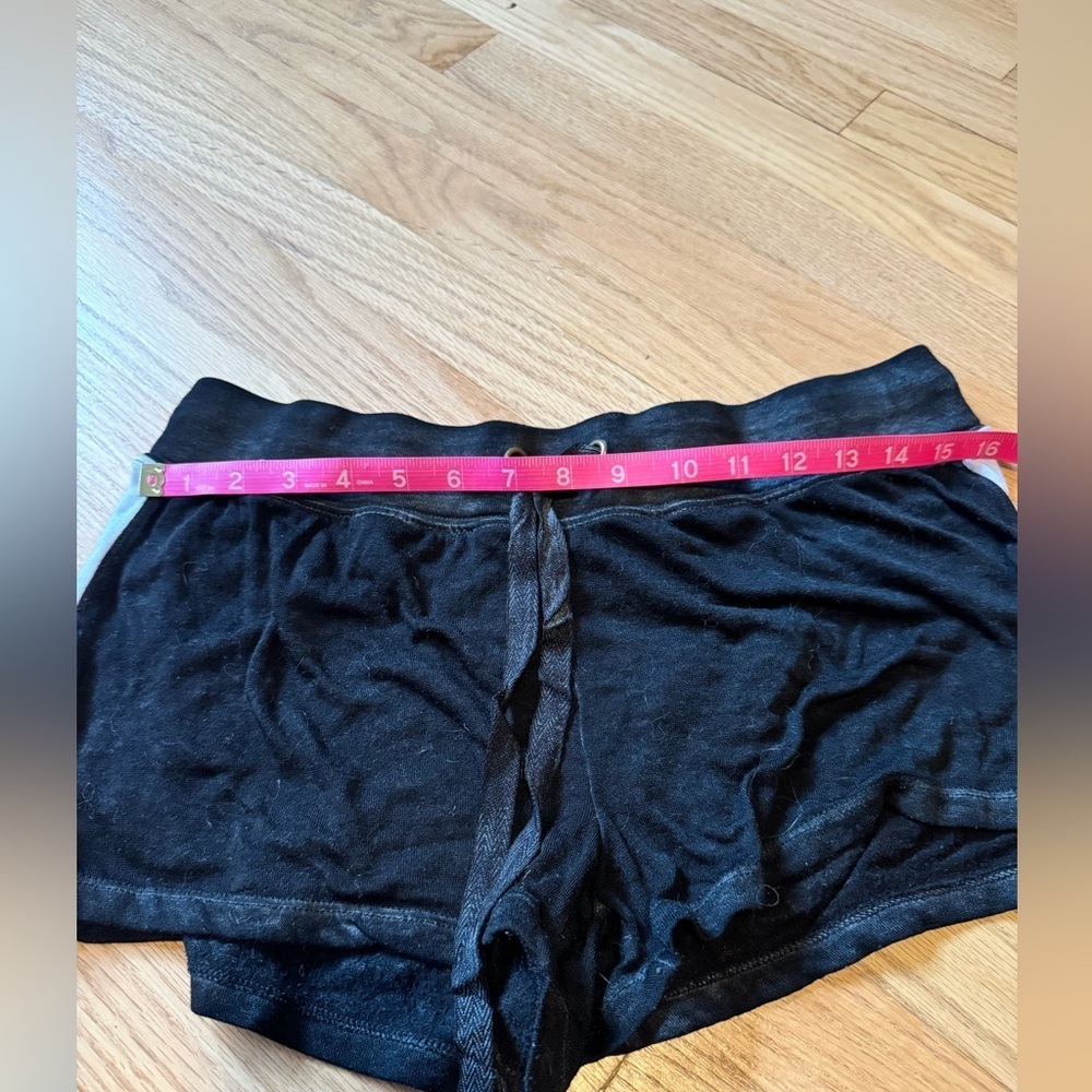 Derek Heart faded black Shorts, size medium - Picture 2 of 6